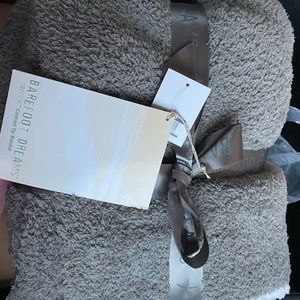 Brand new barefoot dream blanket